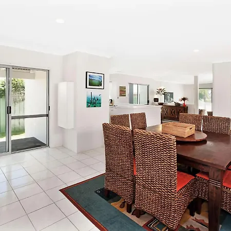 Busselton Beach House With Wifi Exterior photo