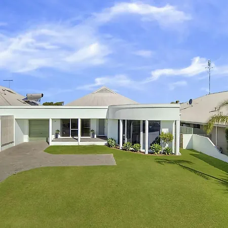 Busselton Beach House With Wifi Exterior photo