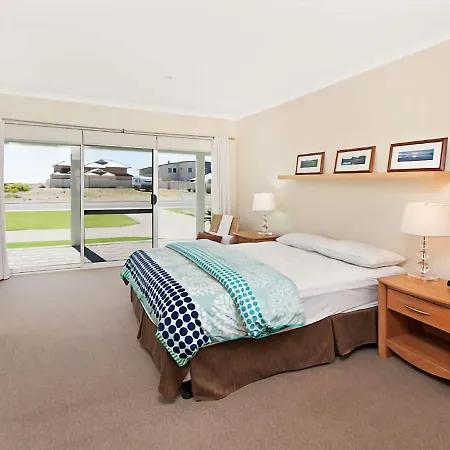 Busselton Beach House With Wifi Exterior photo