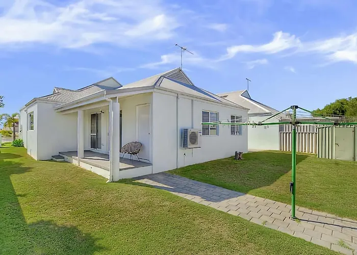 Busselton Beach House With Wifi